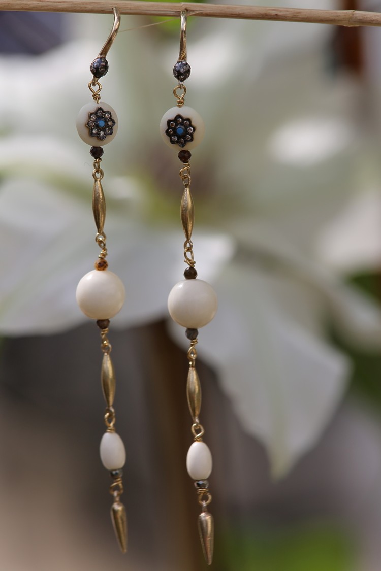 Isis white Earrings
