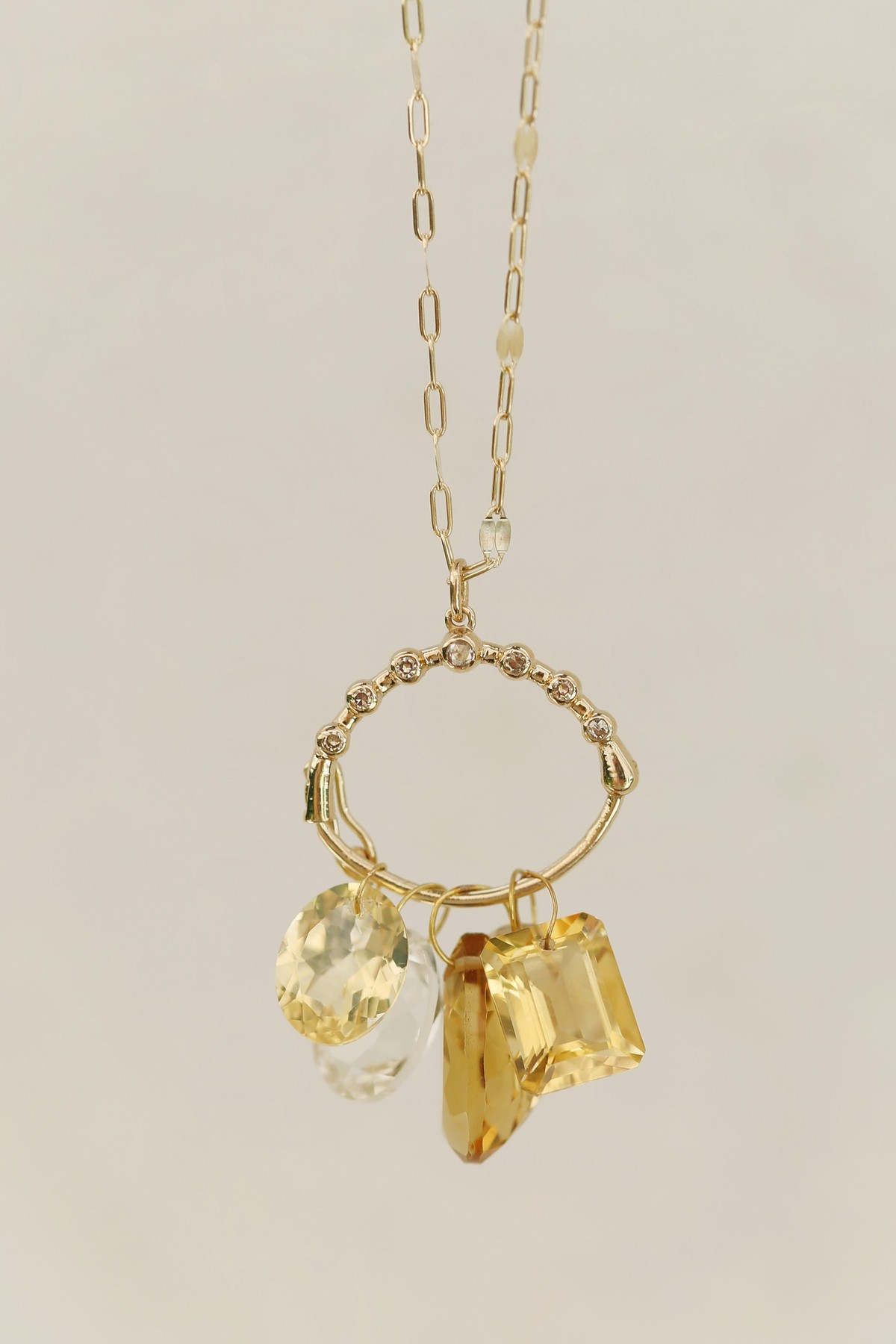 Collier Holdie