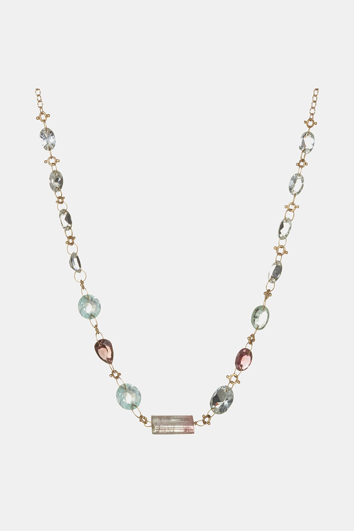 Collier Riv 38