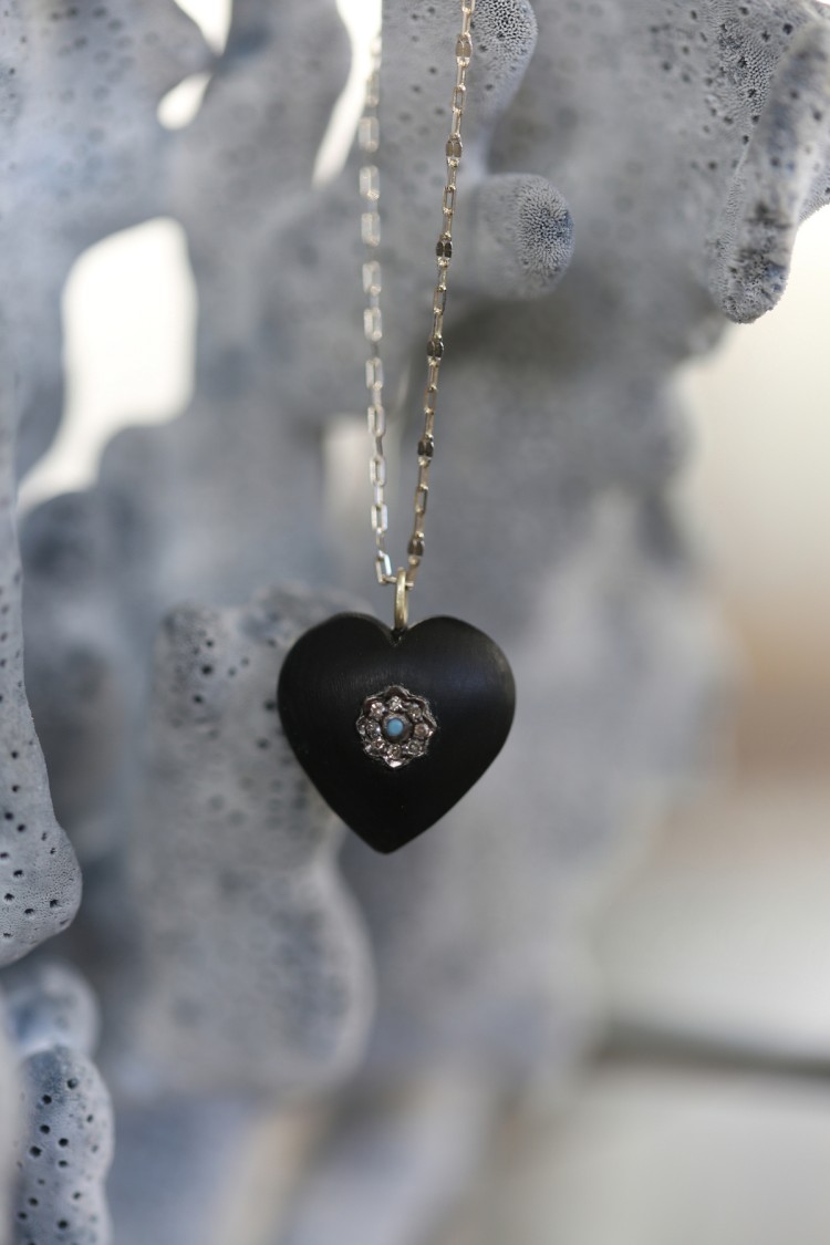 Lokki black Necklace