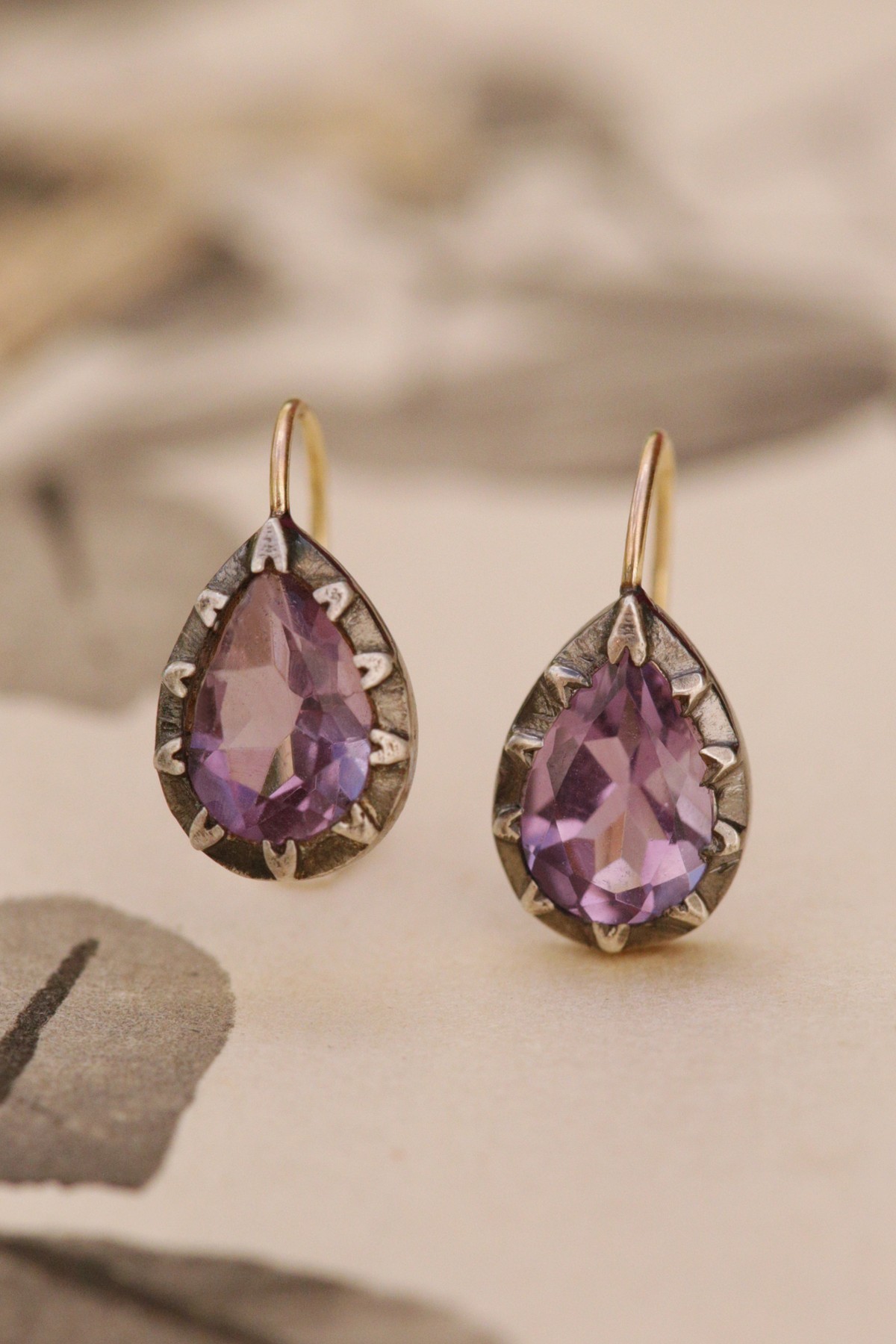 Lumi violet Earrings